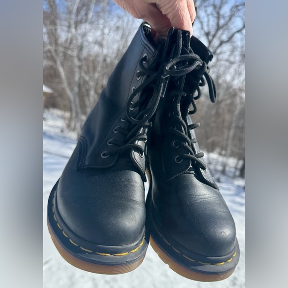 Dr. Martens 1460 Black leather 8 Eye Combat Boots AirWair Size 7 - Picture 2 of 16
